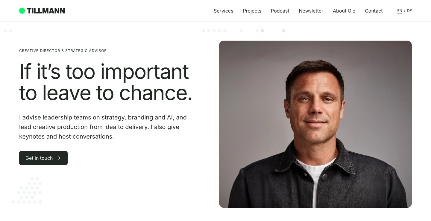 Startseite von tillmann.com mit Aussage und frei sichtbarem Porträt.